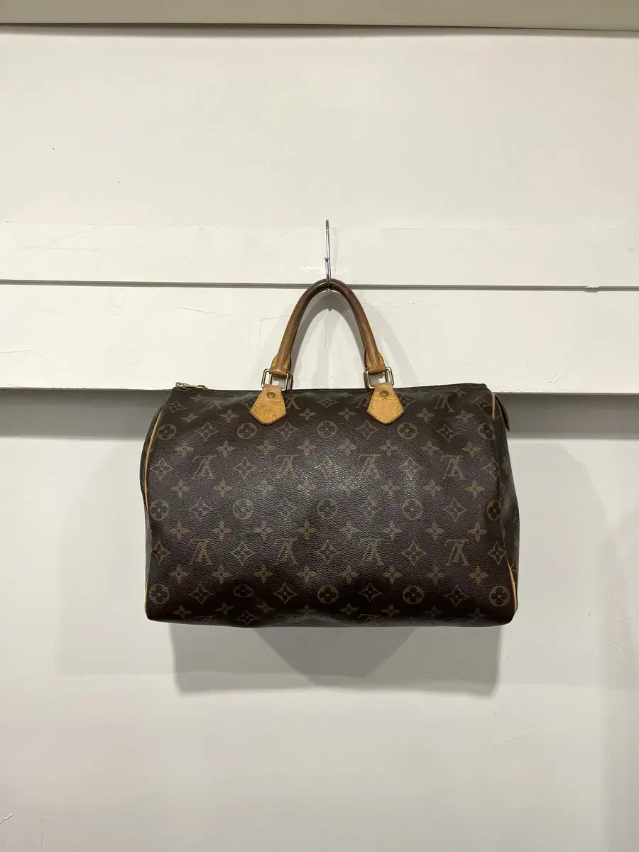 LOUIS VUITTON Monogram Speedy 30 Bag